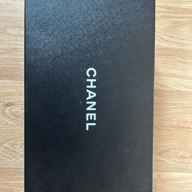 샤넬x퍼렐 윌리엄스 콜라보 뮬