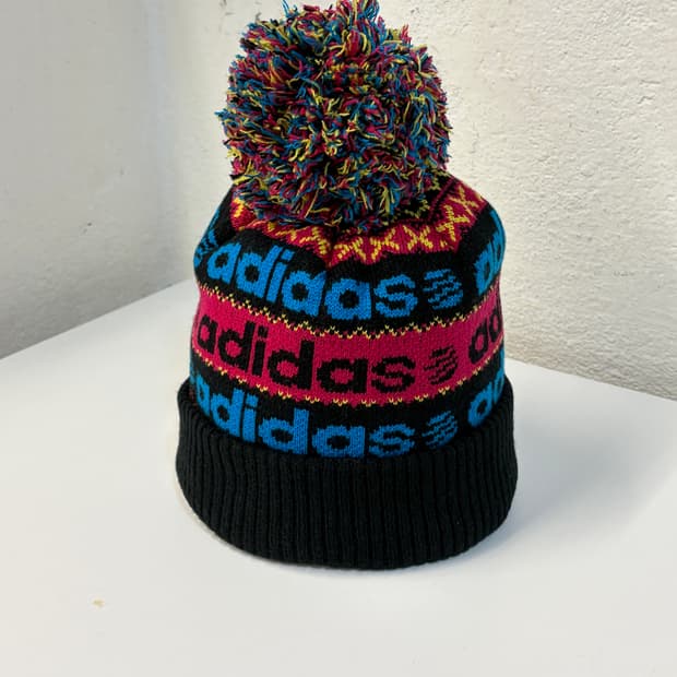 아디다스 네오 - 폼폼 방울 비니