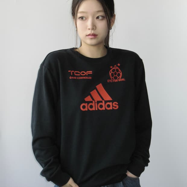 아디다스 축구 맨투맨 