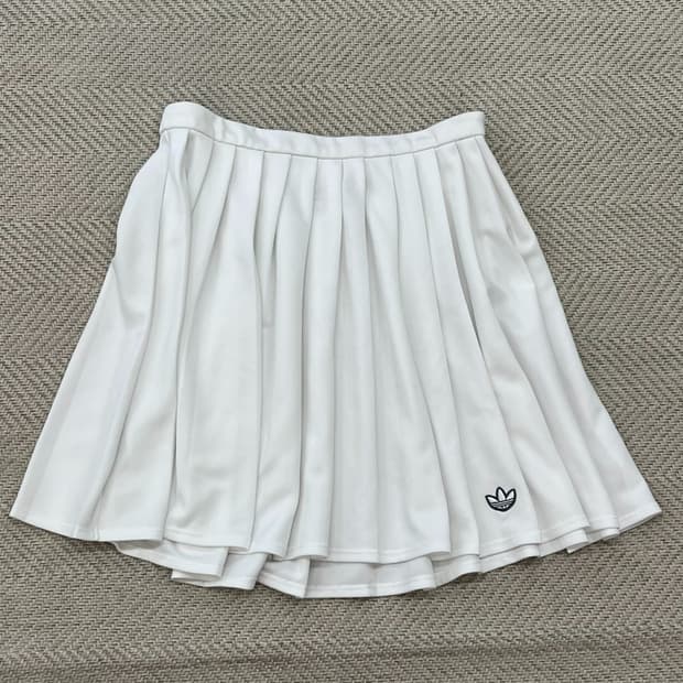아디다스 플레어 스커트 r4102