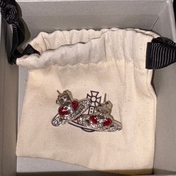 비비인 웨스트우드 뉴 다이망테 하트 이어링 실버