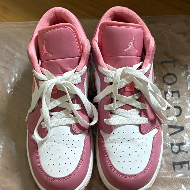 나이키 조던 1 로우 디저트베리