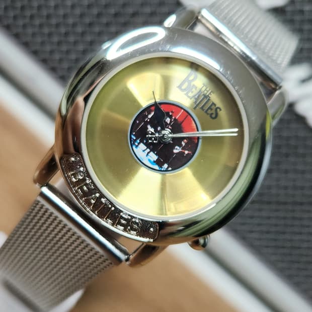 # THE BEATLES 비틀즈 애플 한정판 레어 손목시계 급처