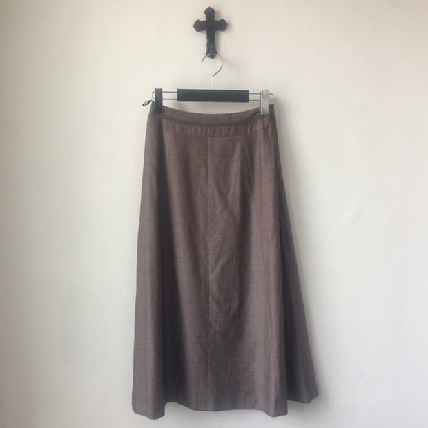 Line detail long skirt