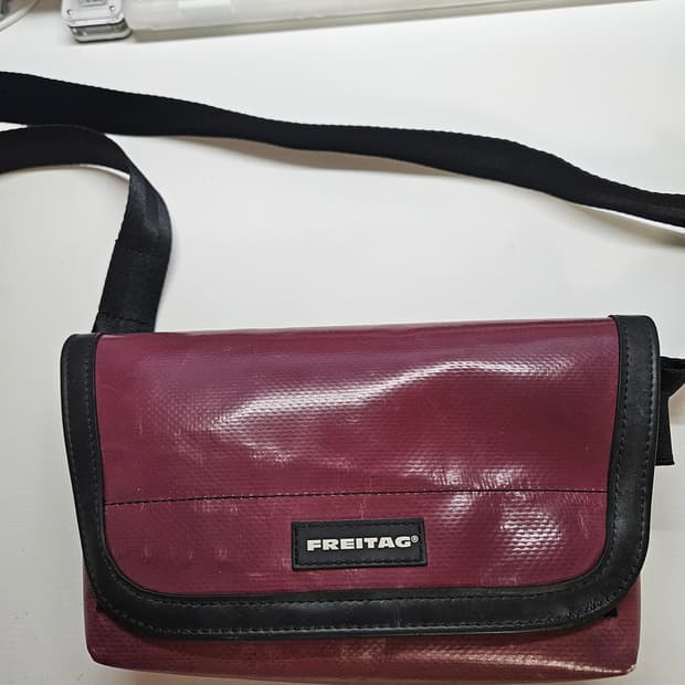 프라이탁 제이미 버건디 민트택있음