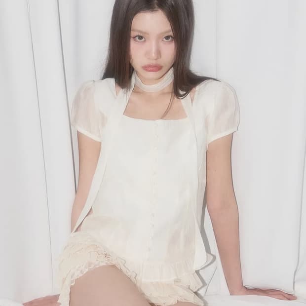 일리고 스퀘어넥 블라우스S
