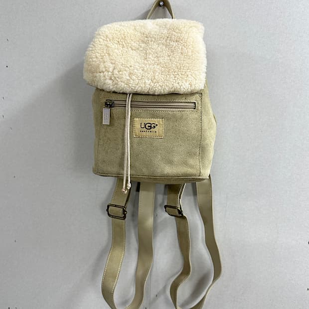 어그 미니 백팩 