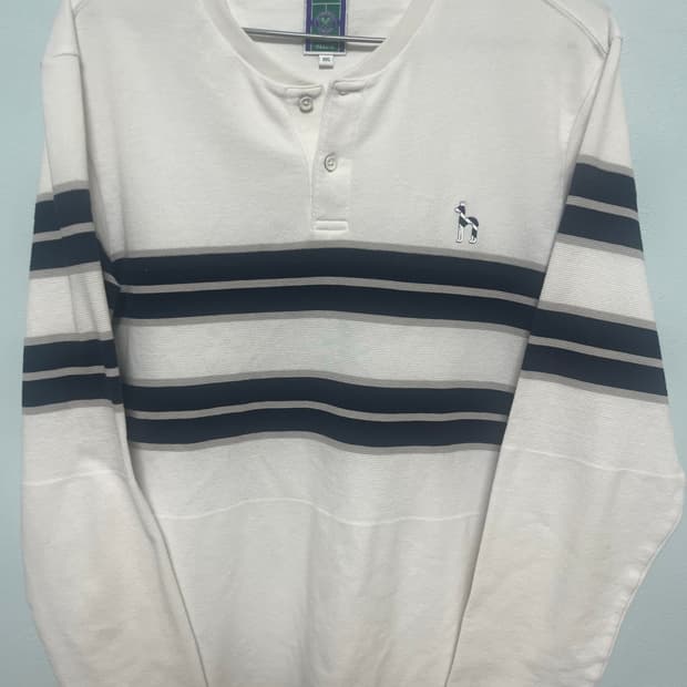 헤지스 화이트 스트라이프 헨리넥 긴팔티 105