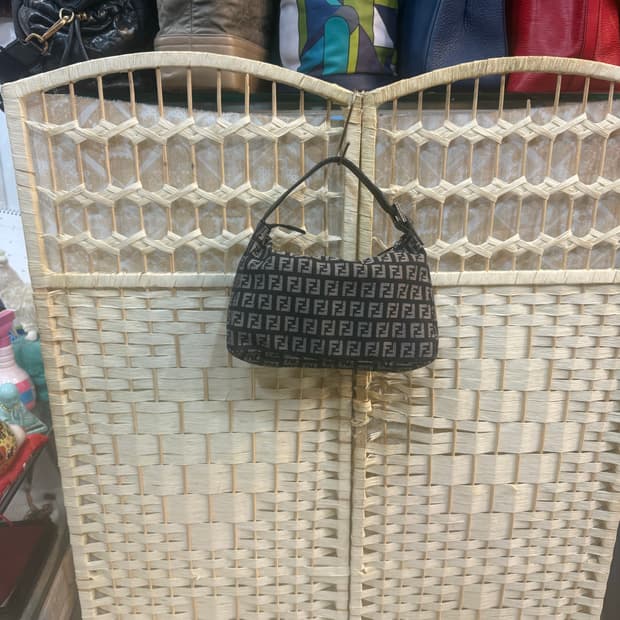 정품 펜디 주카 미니 토트백 팝니다