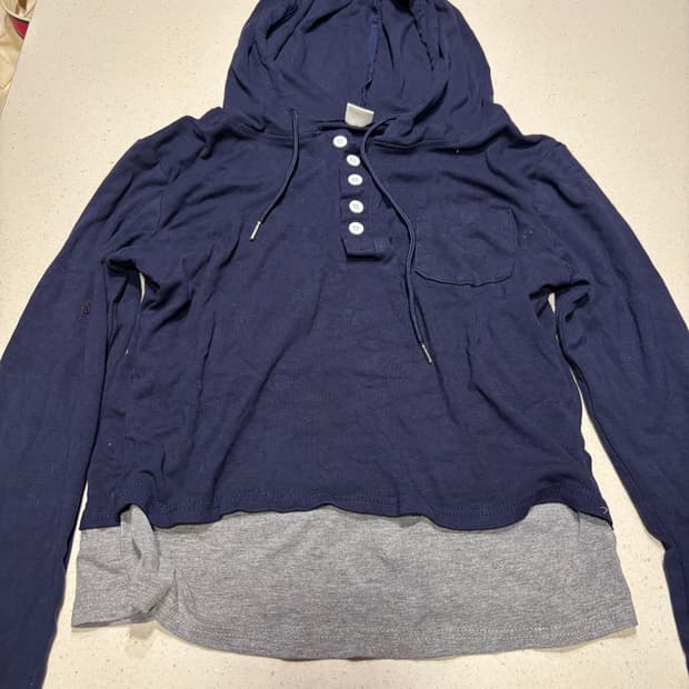 네이비/회색 배색 후드 헨리넥 긴팔 티셔츠