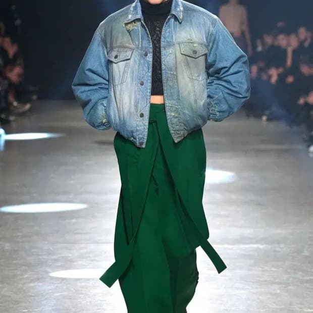 Egonlab 25ss 디스트레스 데님 크롭봄버 자켓