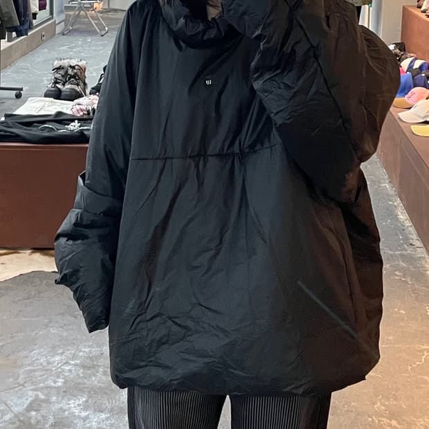 이지갭 엔지니어바이 발렌시아가 모크넥 풀오버 퍼퍼 블랙 H1773