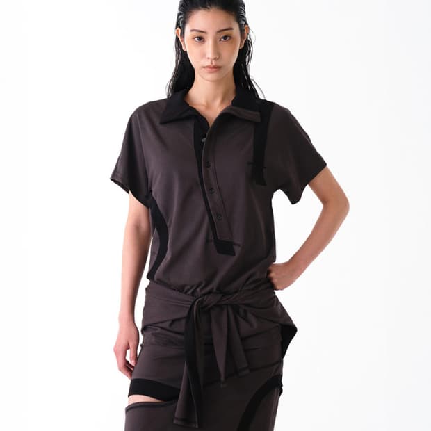 오픈와이와이 CURVED BUTTON PANEL TEE