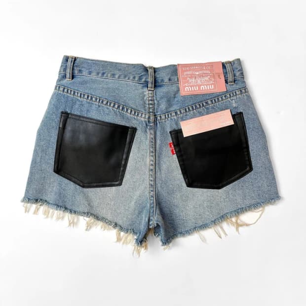 미우미우 x 리바이스 21ss 워시드 컷오프 데님 쇼츠 PN5400