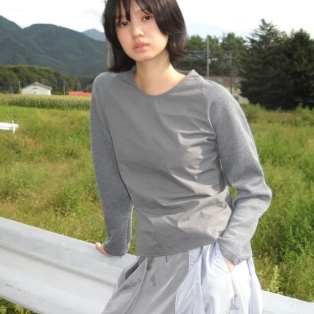 페스토 레글런 슬림 블라우스 문컬러