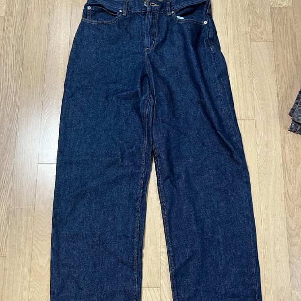 Garage Low Rise Baggy Jeans 