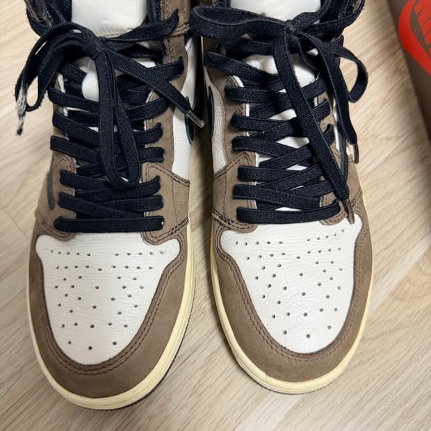 에어조던1 하이 x 트레비스 스캇 