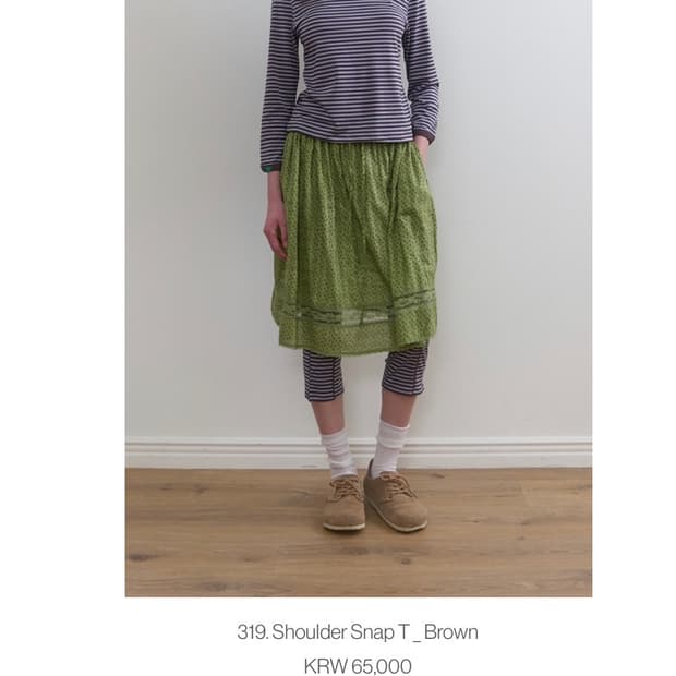 Nocontent shoulder snap T brown 