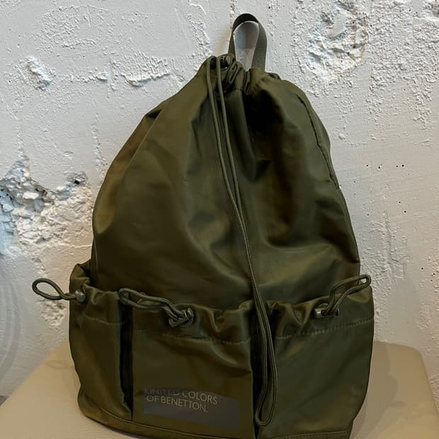 베네통 카키 스트링 백팩 가방