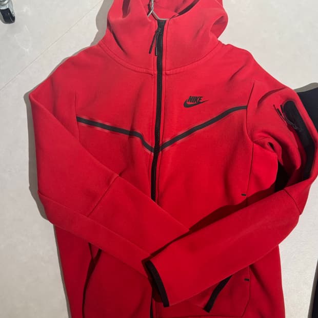 나이키 테크팩 레드