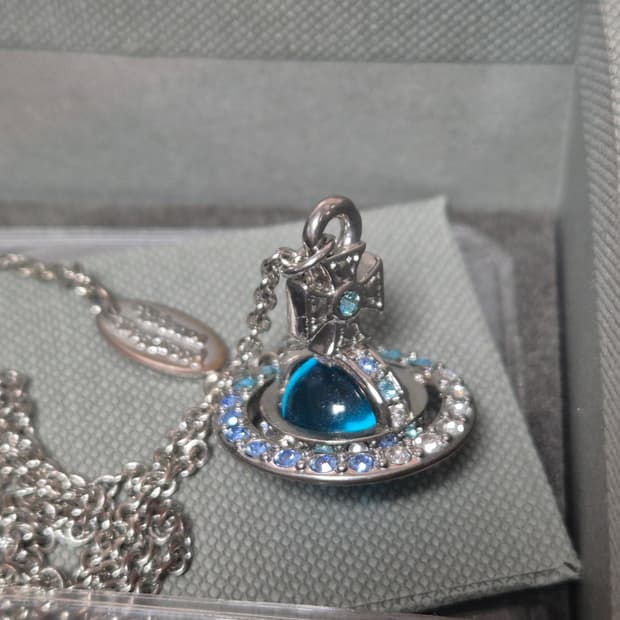 비비안 웨스트우드 클라레타 ORB 블루 목걸이