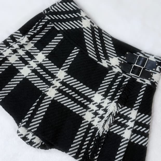 Burberry 버버리 블루라벨 나나깔 핀터깔 미니 스커트 ≽^•⩊•^≼