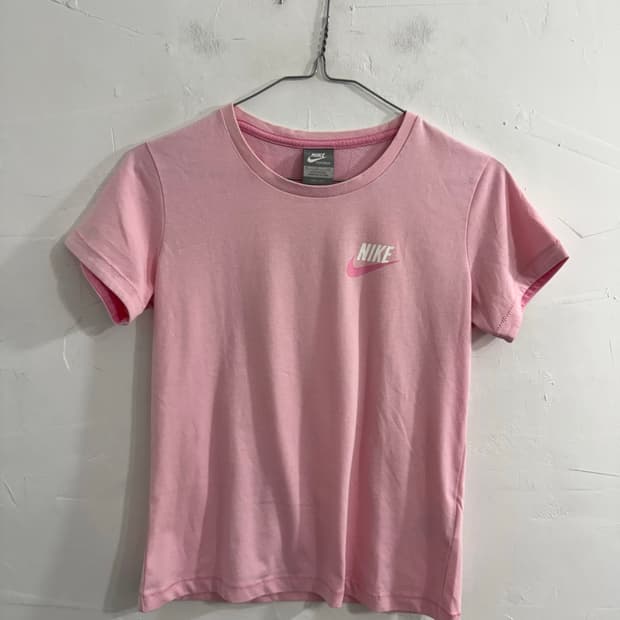 Nike logo top