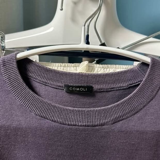 코모리 23ss 18G 크루넥 니트 페이드 네이비