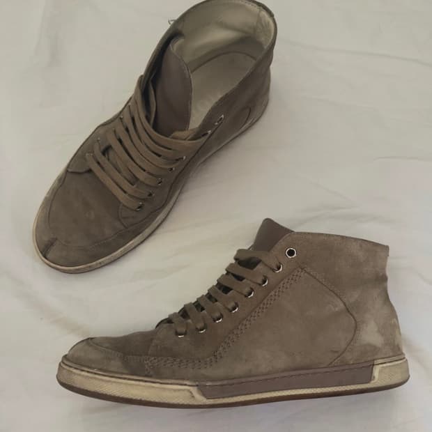 디올 옴므 스웨이드 미드탑 스니커즈