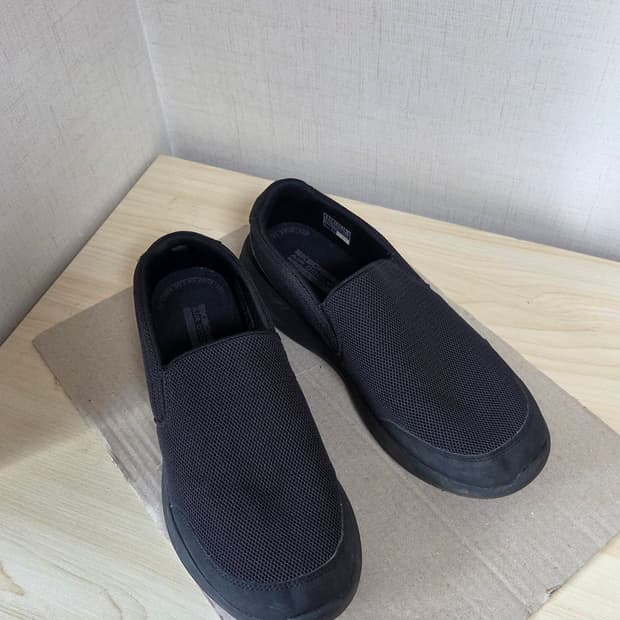 스케처스 블랙 슬립온 메쉬 운동화