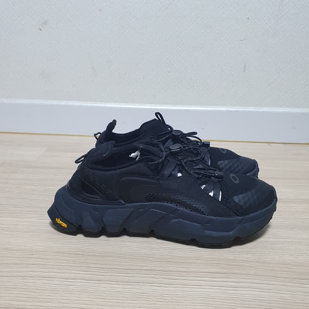 오클리 아쿠아테라 하이브리드 샌들 240