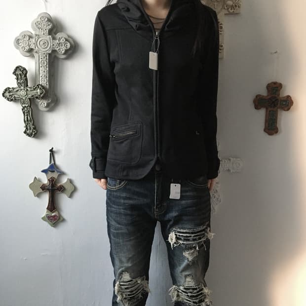 Thick neck point zip up