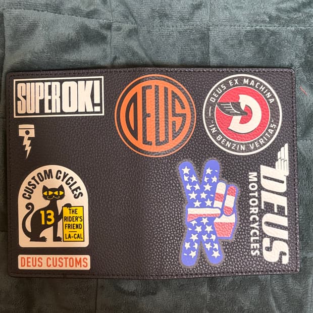 데우스 여권 케이스