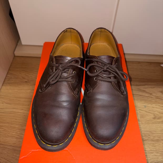 닥터마틴 3홀 21143 브라운