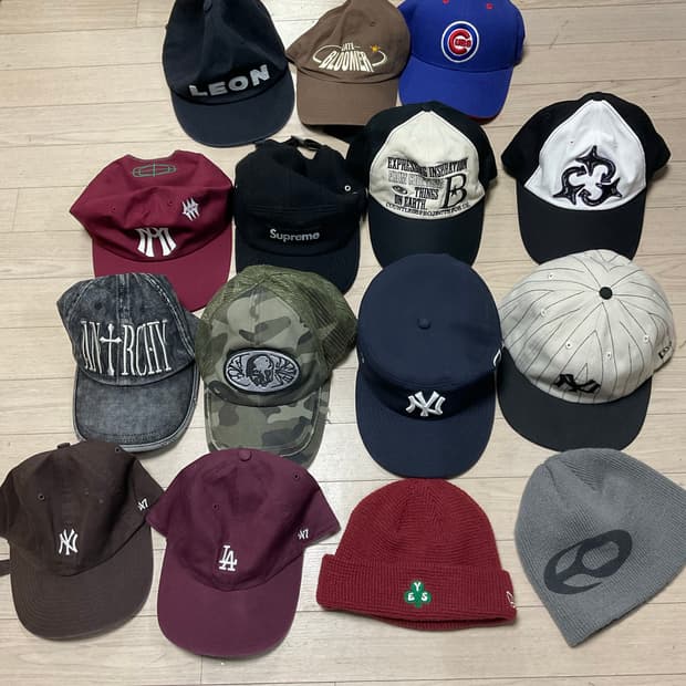 슈프림, 에프터매스, 뉴에라, 애쓰 등 모자들과 비니 정리