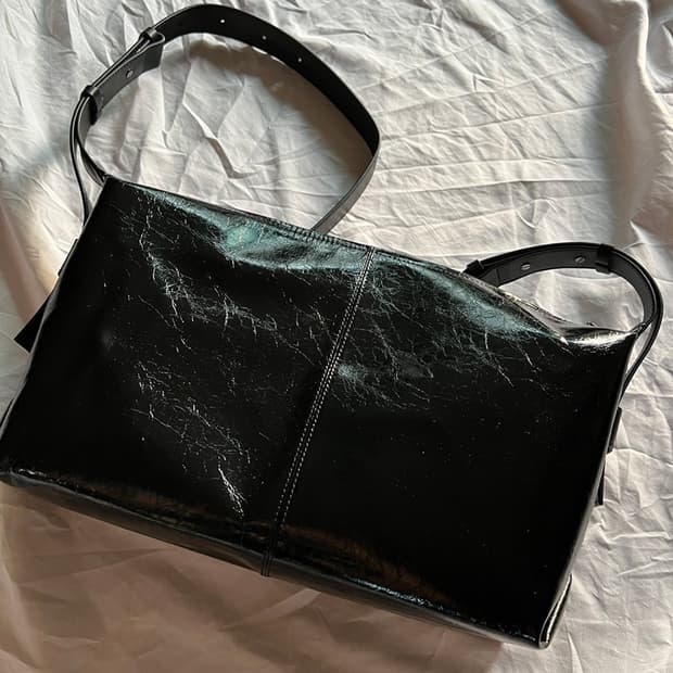 밈더워드로브 호보백 판매합니다.