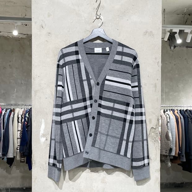 버버리 그레이 스트라이프 체크 울 가디건