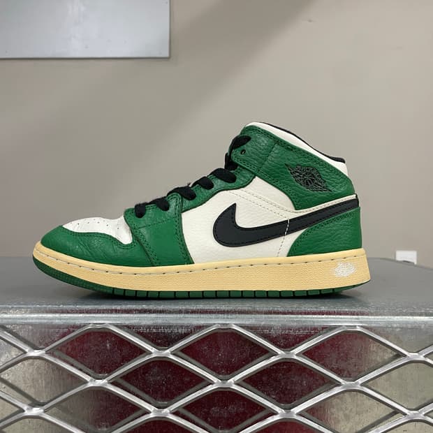 나이키 조던1 미드SE 파인그린 240