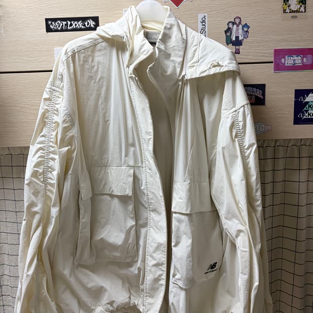 뉴발란스 바람막이