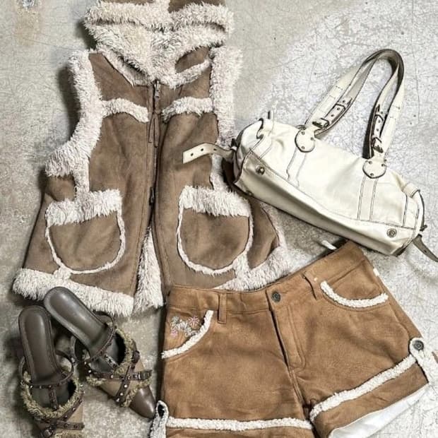 카멜 퍼 조끼+퍼 반바지 세트 