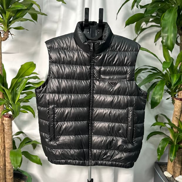 [정품] 프라다 리나일론 삼각로고 패딩조끼 SGH065 (54size)