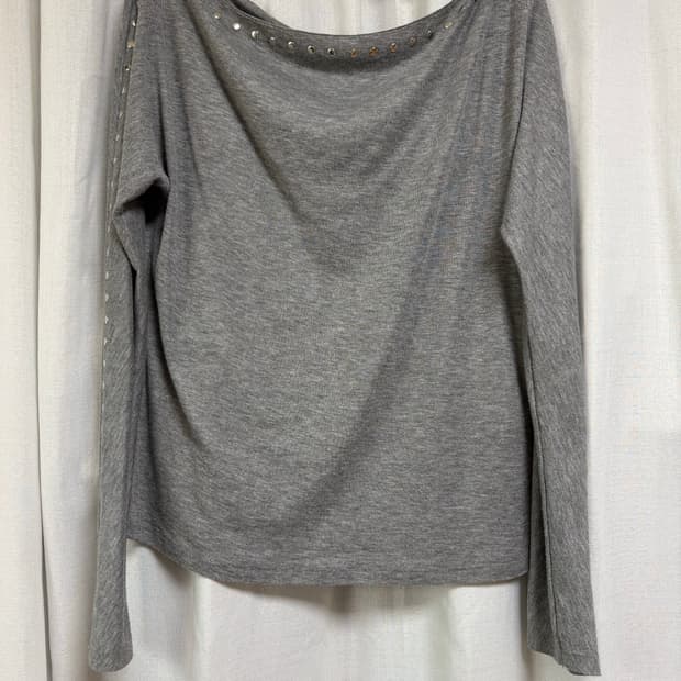 Zara 스터드 원오프숄더 티셔츠