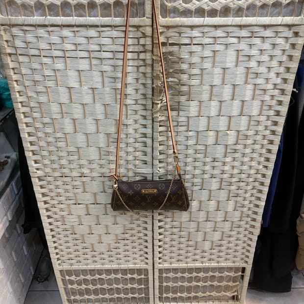 정품 루이비통 에바클러치 팝니다