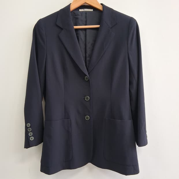 영국 아쿠아스큐텀(Aquascutum)의 여성용 테일러드 자켓