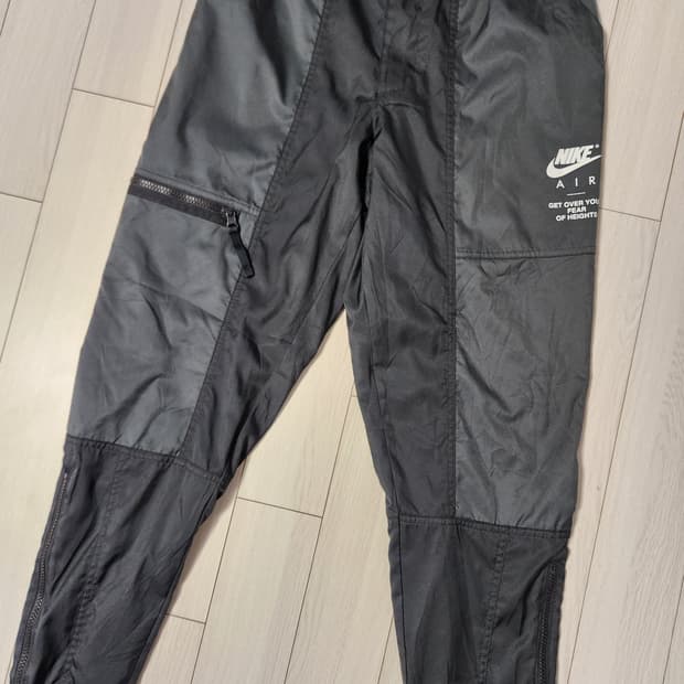 나이키 에어 우븐 라인드 팬츠 DD6453-010 사이즈s

세탁으로 인