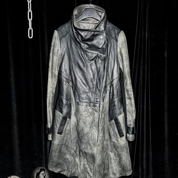 레더 하이넥 코트