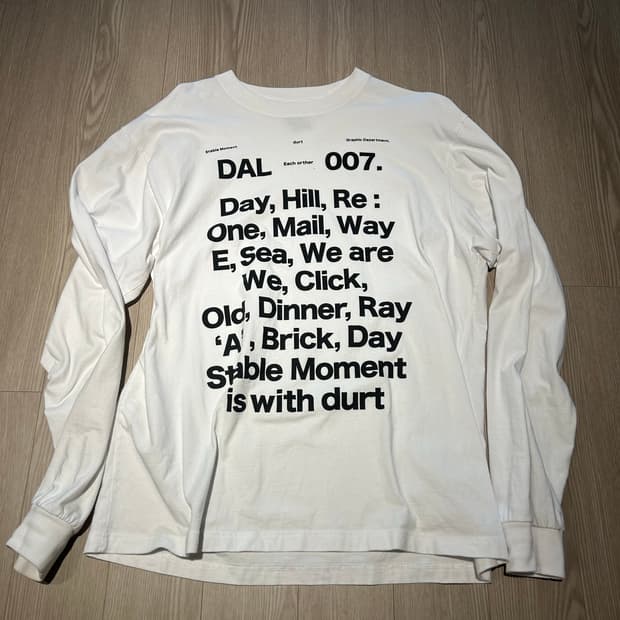 더트 프린팅 롱슬리브 흰색 
