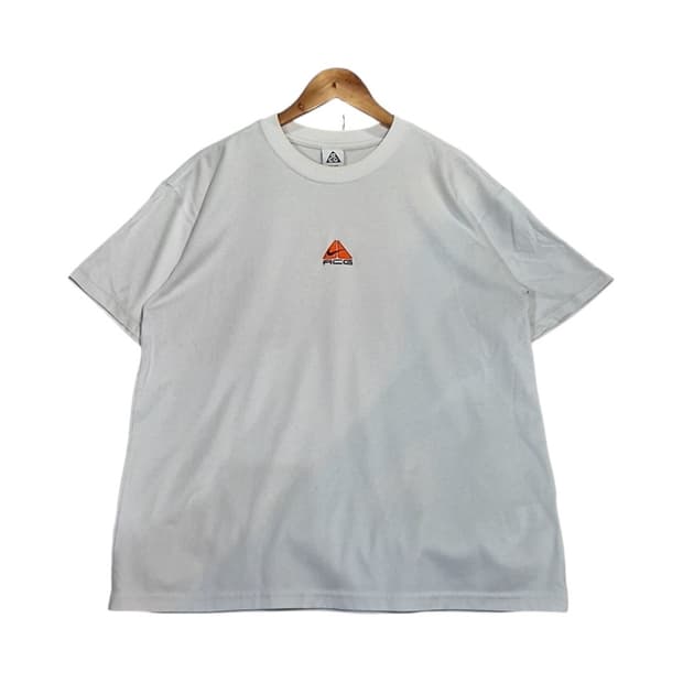 나이키 ACG 자수 반팔티