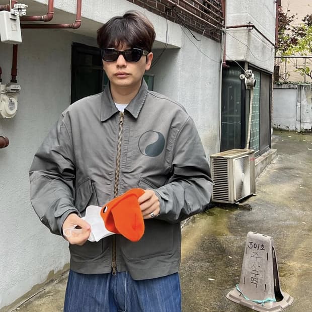 L) 스투시 X 아워레가시 파라레스큐 머드 브라운 자켓