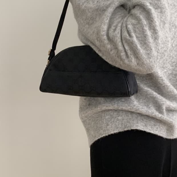 구찌 하프문 숄더백